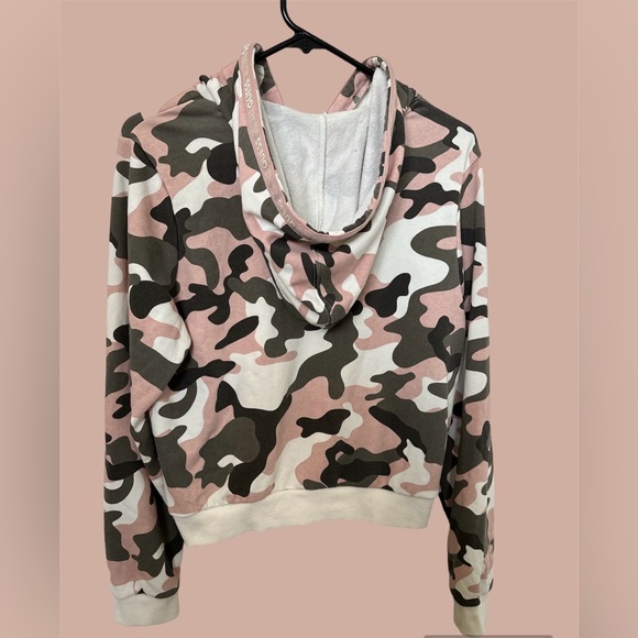 Guess hoodie top ( fit M-L ) - Picture 2 of 7